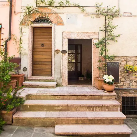 Le Dame Del Borgo